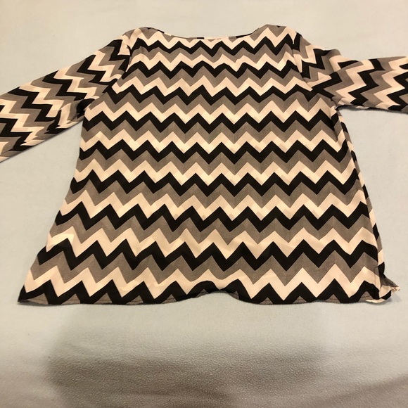 Black and white chiffon top - Picture 4 of 4